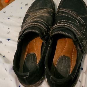 Black leather velcro size 9 earth origins
